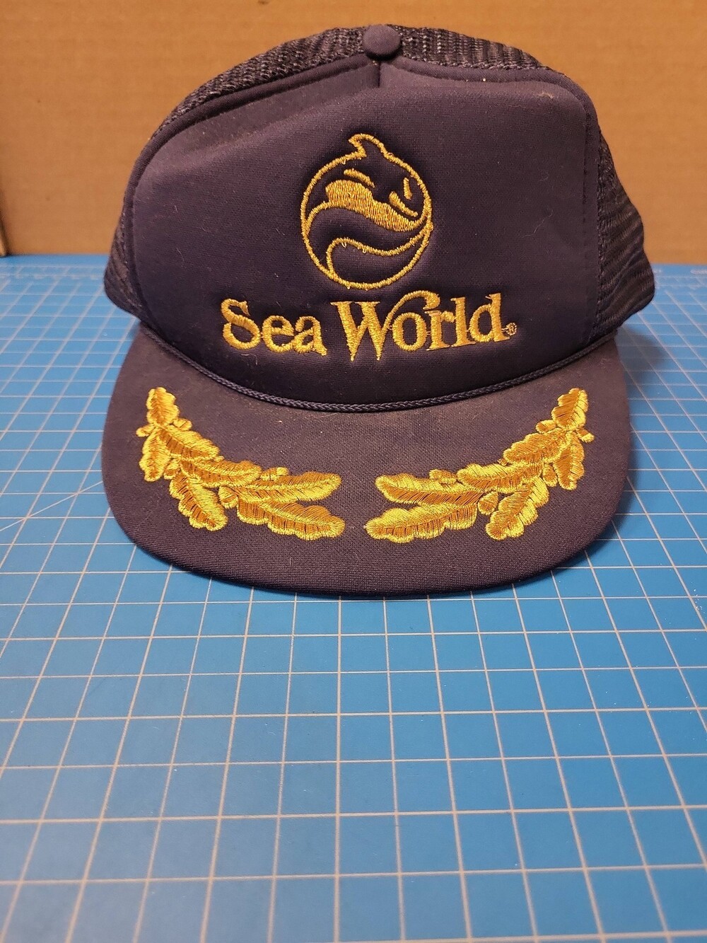 Sea World Trucker Hat Vintage 1985 Navy Blue Mesh Back Adjustable Taiwan Made